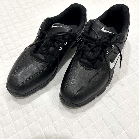 Nike Golf Shoes Black/White Size 9, pre-owned in excellent condition. - Picture 2 of 5